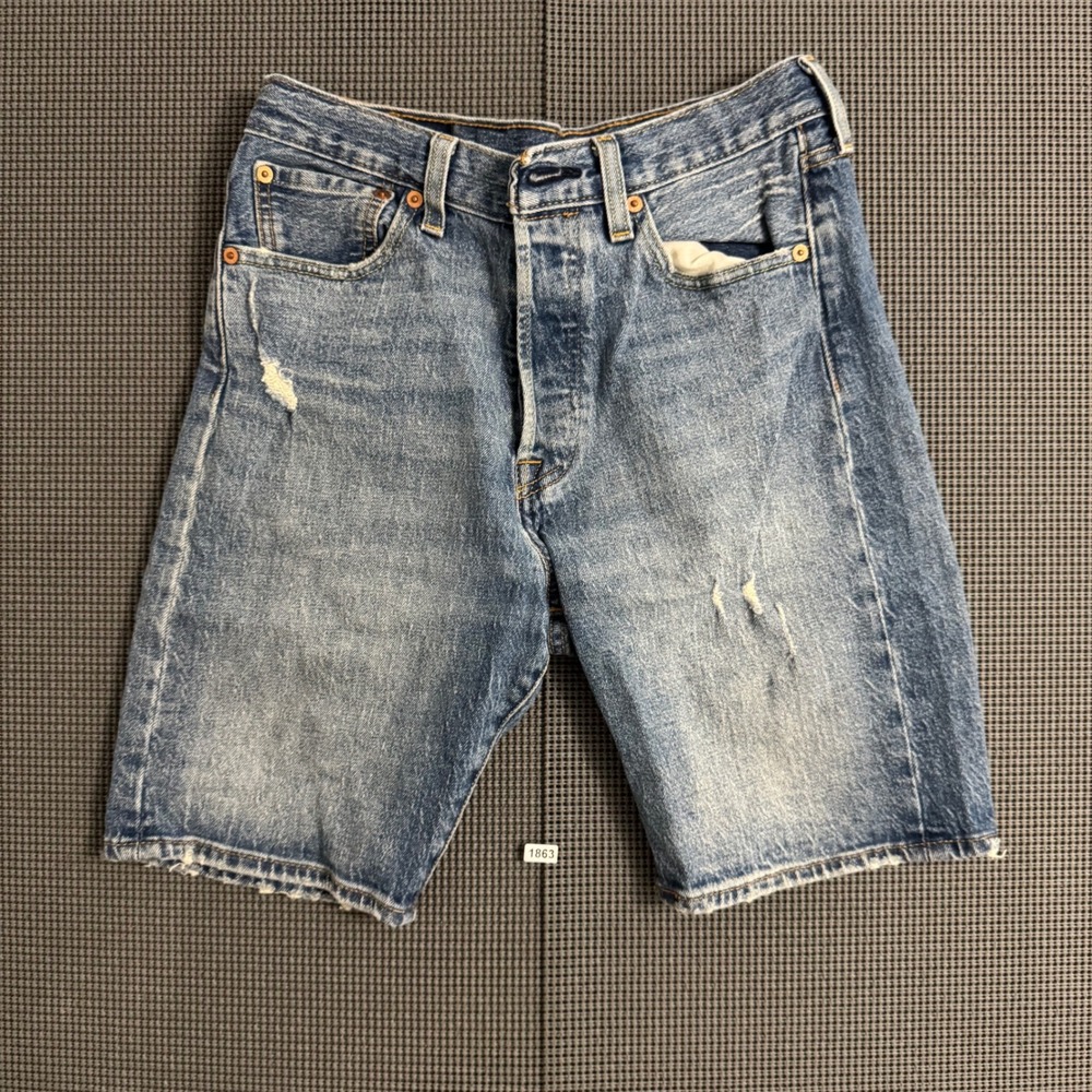 Levis 501 Original Fit Denim Shorts Mens 29 Light Wash Distressed Button Fly